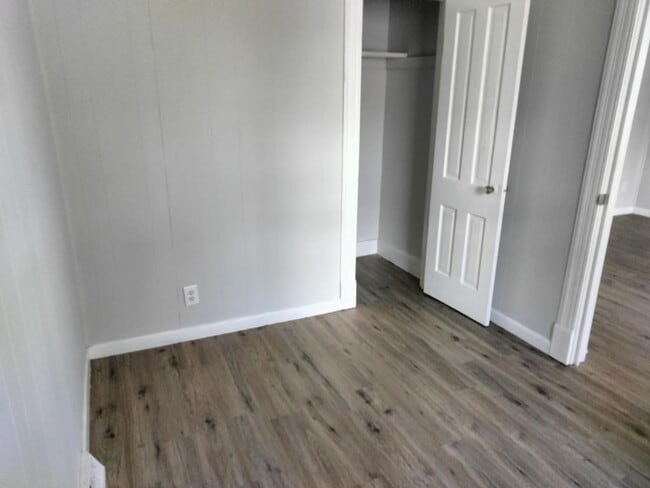 Building Photo - 66 Reid St