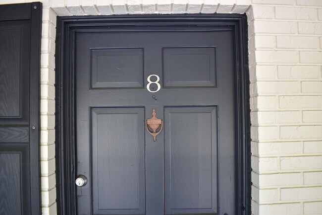 Building Photo - 2 N Fernwood Ave