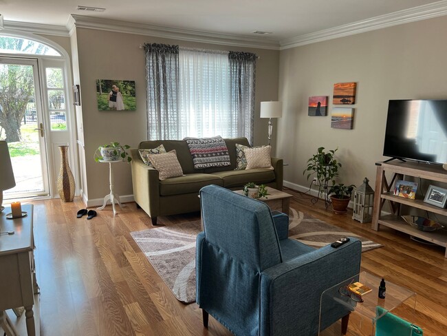 Foto del edificio - Charming Condo for Rent in River Plantatio...