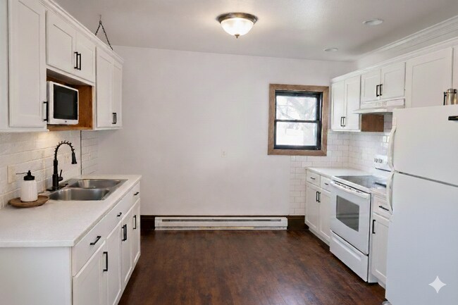 Cocina - 408 State Ave E