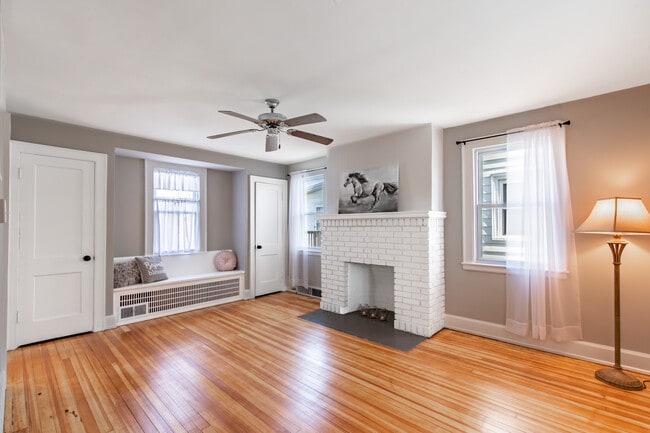 Foto del edificio - 1617 Cloverleaf St