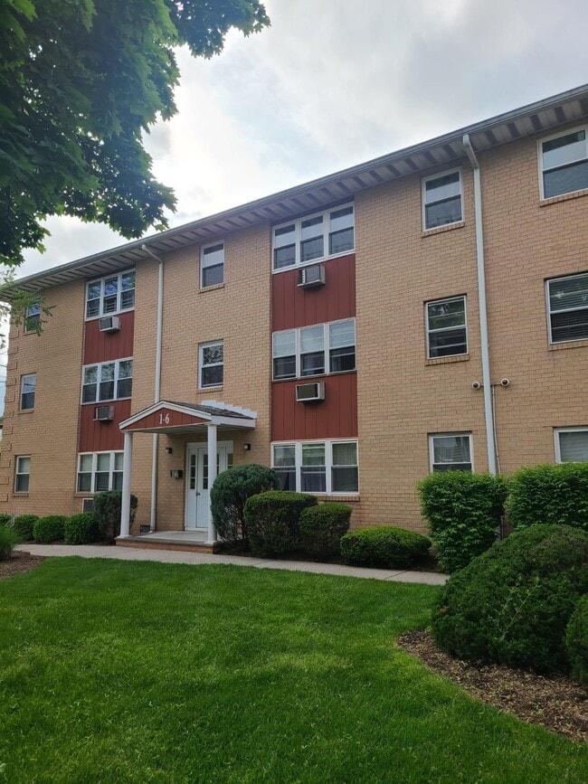 Building Photo - 2 Radio Ave