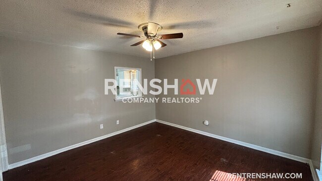 Foto del edificio - 2890 Meadowbrook Dr