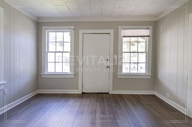 Foto del edificio - Renovated & Low-Maintenance 2-Bed Home