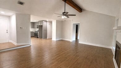 Building Photo - 14215 Royal Hill Dr