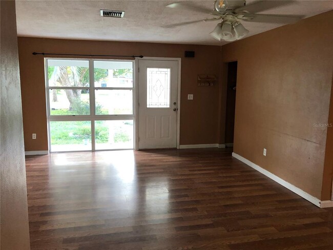 Building Photo - 636 S Wellington Dr