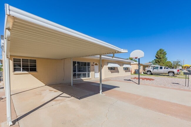 Building Photo - Well Maintained 3 Bedroom 1.5 Bath Home!