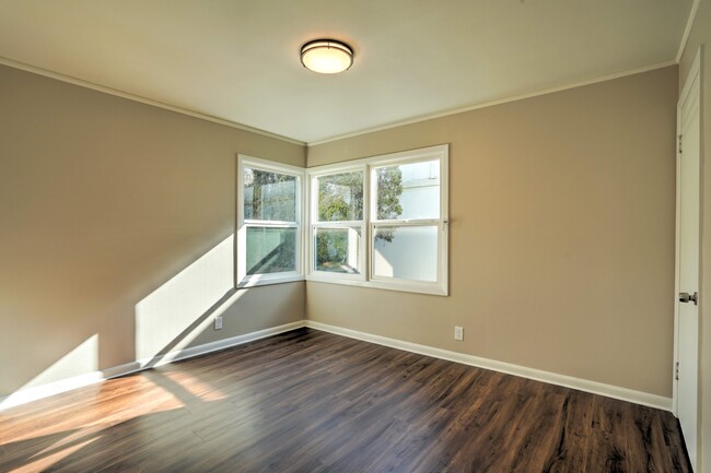 Building Photo - 3410 SE 71st Ave