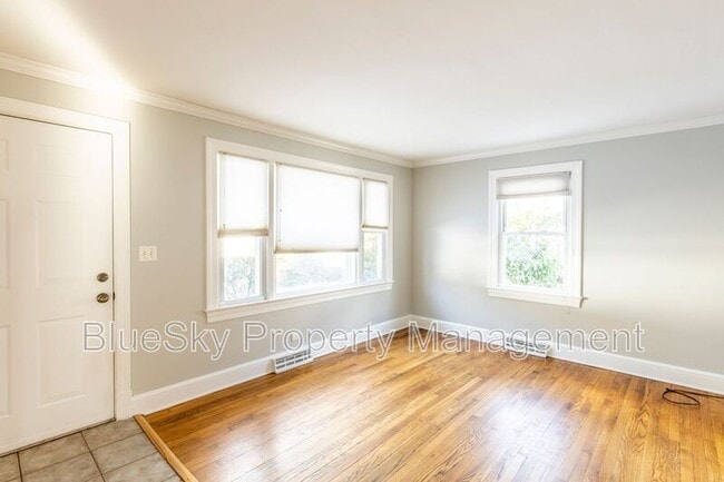 Building Photo - 1202 Cherry Ave