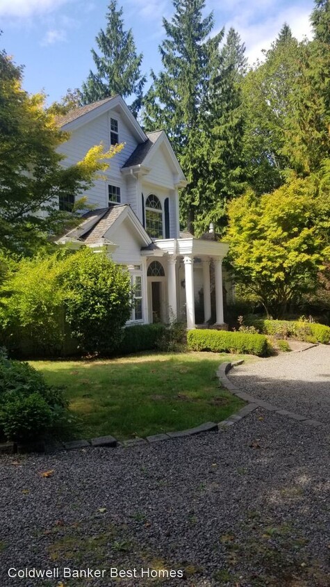 Foto principal - 3 br, 3.5 bath House - 1215 E Ludlow Ridge Rd