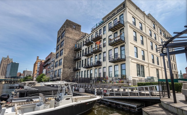 Building Photo - 205 N Water St