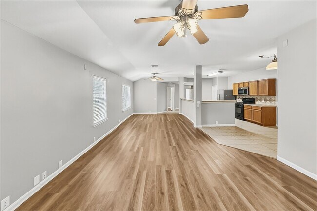 Foto del edificio - 2764 Woodspring Forest Dr