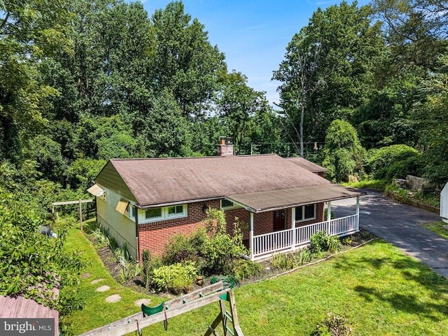 Photo - 25 E Pennsbury Way House