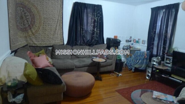 Foto del edificio - 50 Fisher Ave