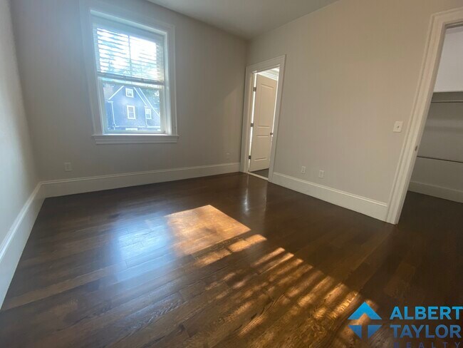 Foto del edificio - 2044 Beacon St