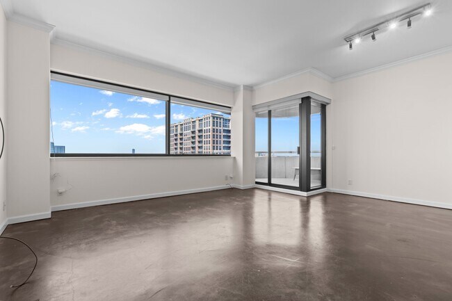 Building Photo - 5000 Montrose Blvd
