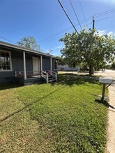 Building Photo - 1102 W 10th St