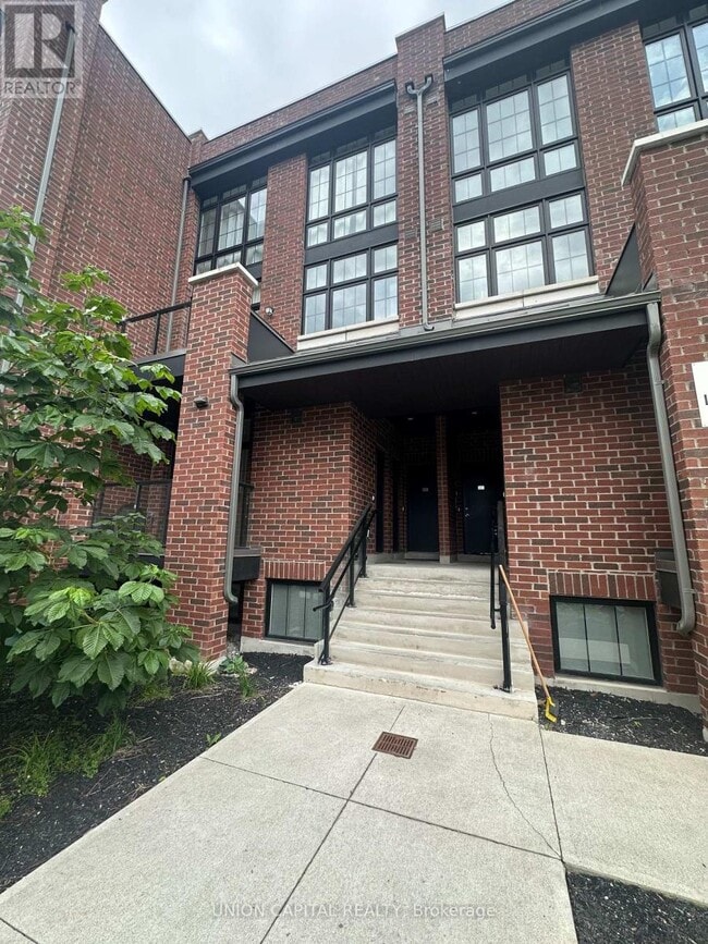 Building Photo - 2-302 Linsmore Pl