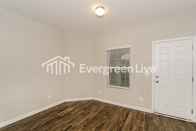 Foto del edificio - 16366 Creek Dr