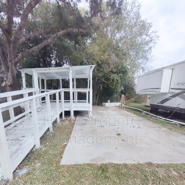 Foto del edificio - 2511 Farm to Market 646 Rd N