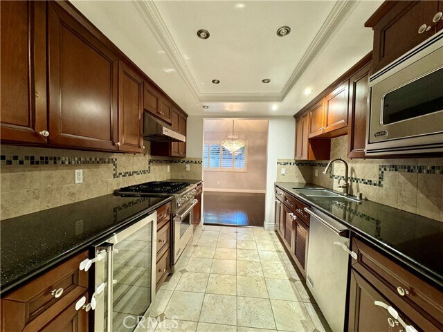 Building Photo - 236 S Marengo Ave