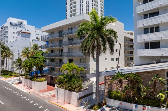 Building Photo - King Richard's Condominium