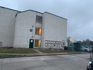 Building Photo - 2826 S Bartell Dr