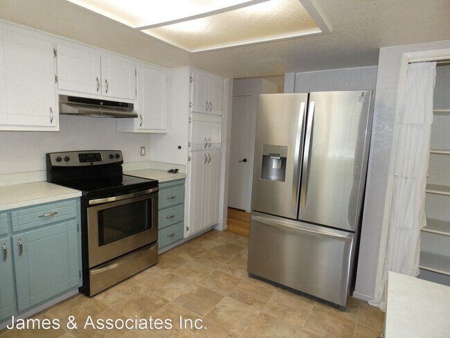 Building Photo - 3 br, 2.5 bath House - 313 W 14th Street