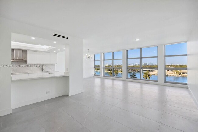 Foto del edificio - 5065 Collins Ave