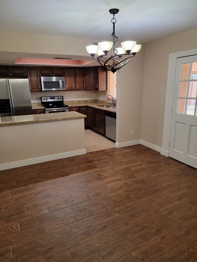 Building Photo - Gorgeous Home For Rent in Tempe!