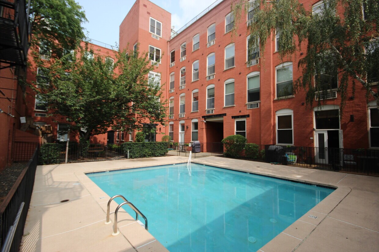Primary Photo - 222 Grand St