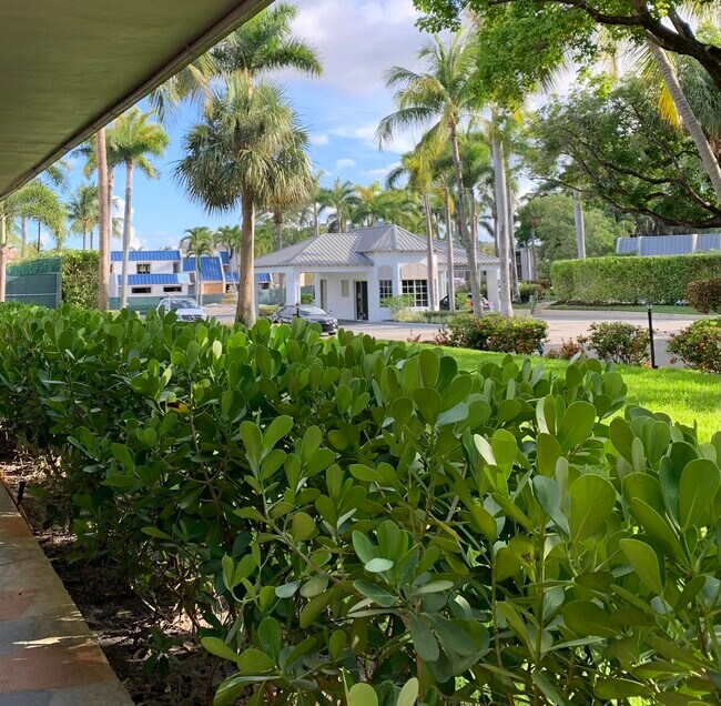 Building Photo - 100 Royal Palm Way