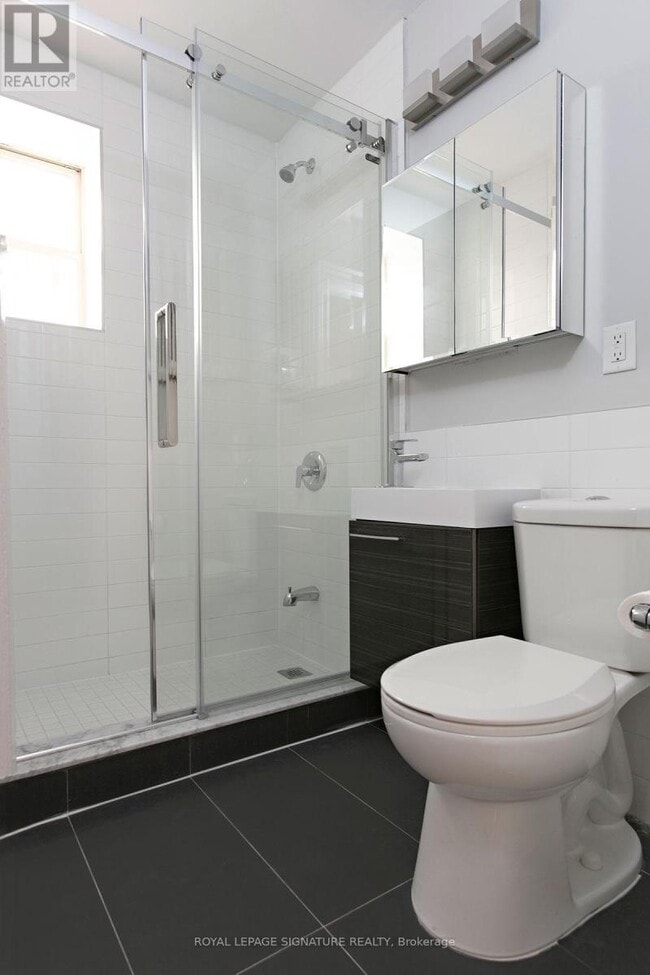 Building Photo - 394 Avenue Rd