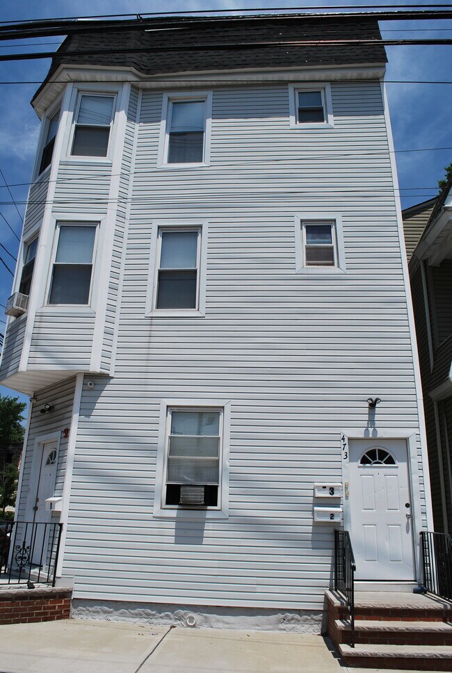 Building Photo - 473 Avon Ave