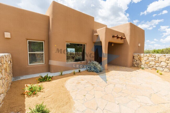 Building Photo - Spacious 4 bed 4 bath house!
