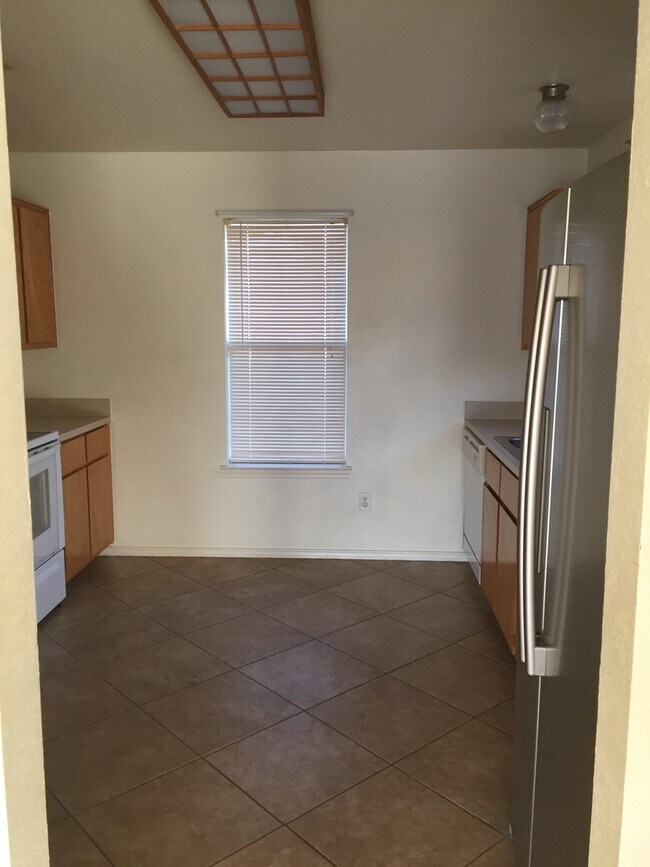 Building Photo - All Tile