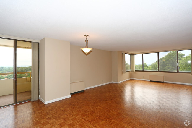 Living Area - Hampton Plaza Apartments