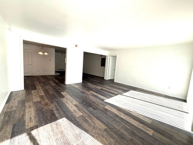 Foto del edificio - 4 Bedroom 2 Bathroom home available for re...