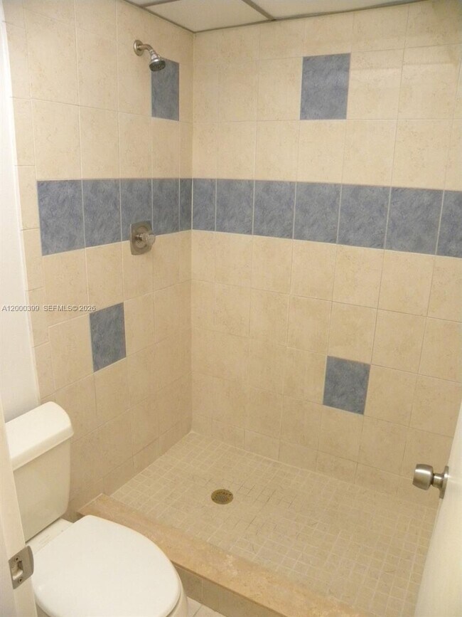Foto del edificio - 8050 W McNab Rd