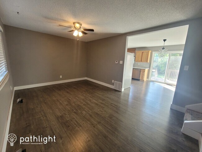 Building Photo - 910 De La Vista Court