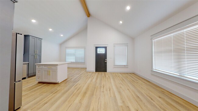 Foto del edificio - 4305 Rogers St