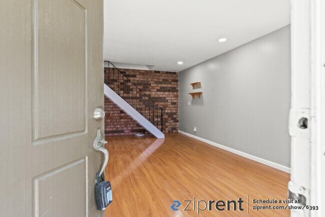Building Photo - 34836 Starling Dr
