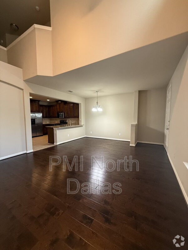 Building Photo - 528 S Greenville Ave