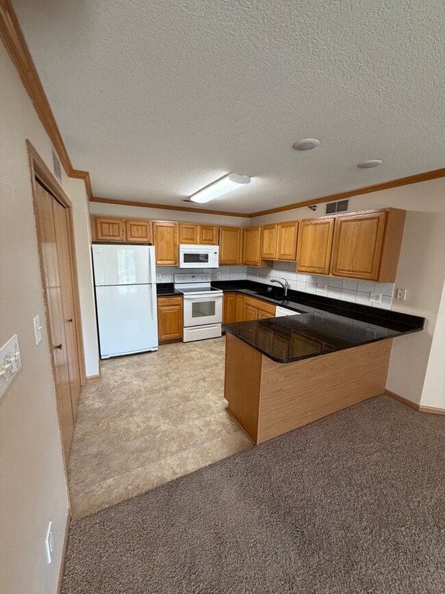 Building Photo - 10121 Sutton Dr