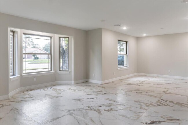 Building Photo - 7711 Antoine Dr