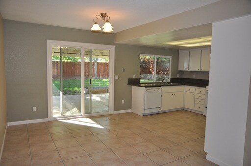Building Photo - 1228 Bunker Hill Dr