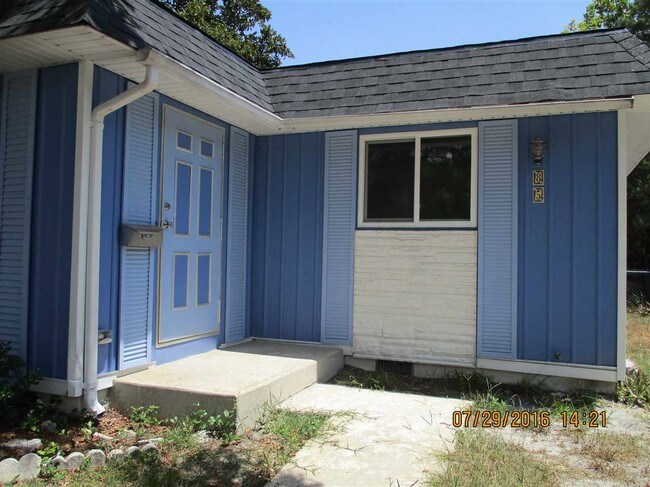 Building Photo - 85 Catalina Cir