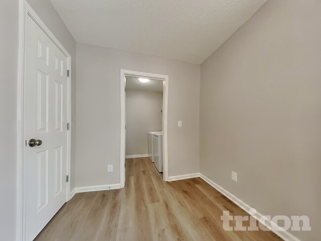 Building Photo - 26 Streamwood Way