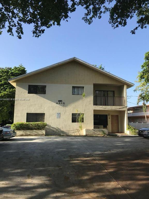 Foto principal - 1017 SW 8th St