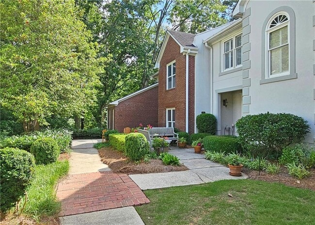 Building Photo - 5652 River Oaks Pl NW